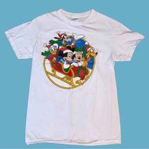 Disney Christmas T-Shirt S Mickey Minnie Goofy Pluto Sleigh Holiday Tee Retro